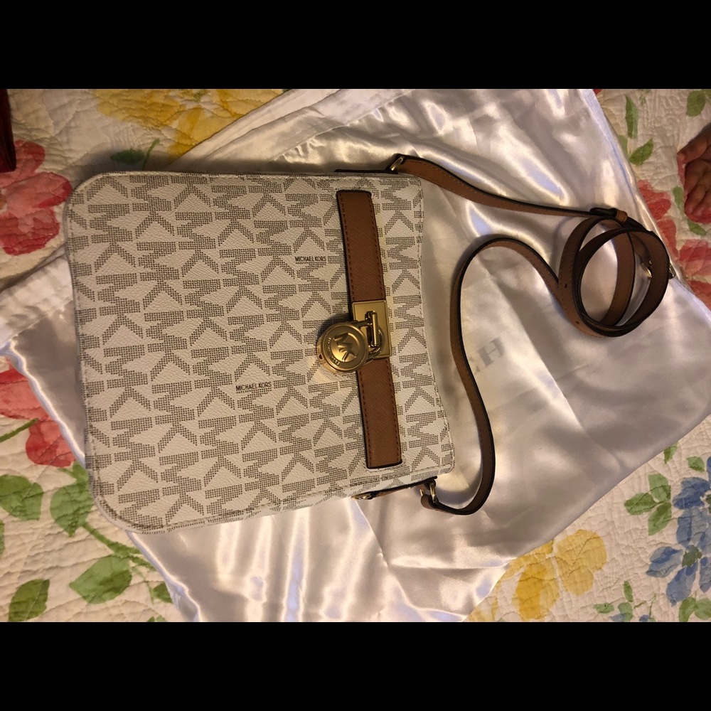 Michel Kors. Crossbody
